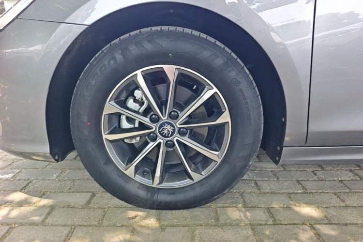 Used BYD Qin PLUS 2024 HONOR Edition DM-i 55KM Leading Model Left Front Wheel Hub