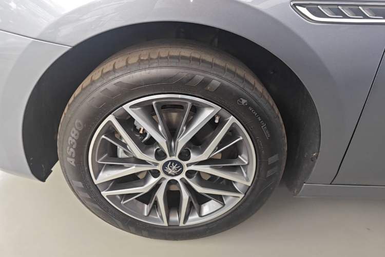 Used BYD Qin PLUS 2024 Honor Edition EV 510KM Leading Model Left Front Wheel Hub