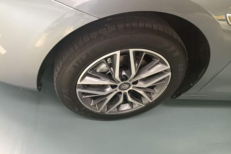 Used BYD Qin PLUS 2024 Honor Edition EV 510KM Leading Model Left Front Wheel Hub