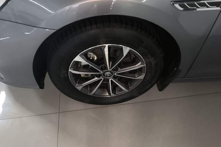 Used BYD Qin PLUS 2024 HONOR Edition DM-i 55KM Leading Model Left Front Wheel Hub