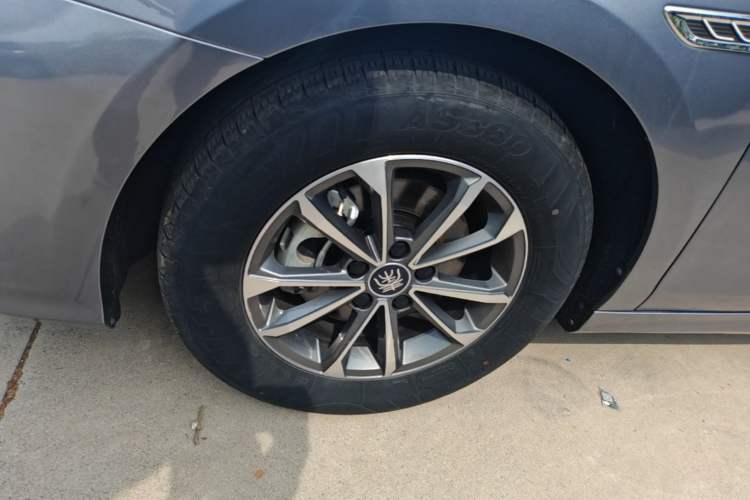Used BYD Qin PLUS 2024 HONOR Edition DM-i 55KM Leading Model Left Front Wheel Hub