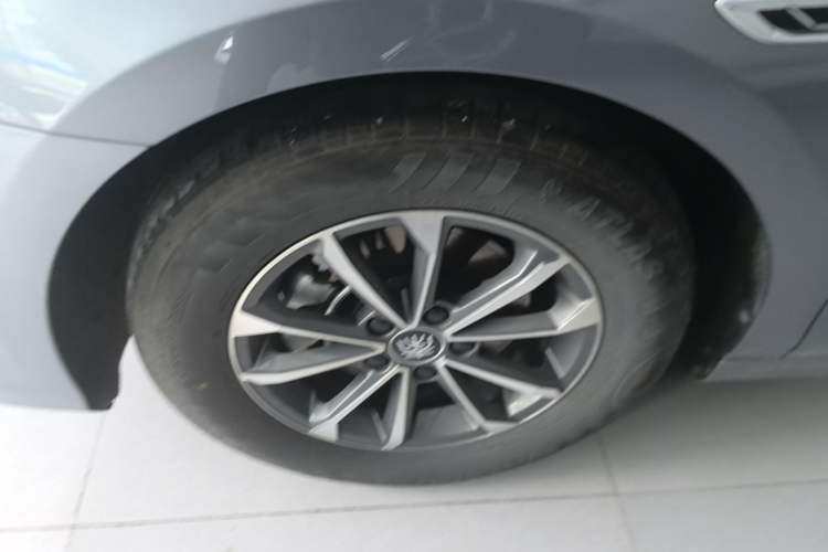 Used BYD Qin PLUS 2024 HONOR Edition DM-i 55KM Leading Model Left Front Wheel Hub