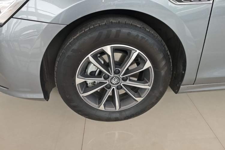 Used BYD Qin PLUS 2024 HONOR Edition DM-i 55KM Leading Model Left Front Wheel Hub