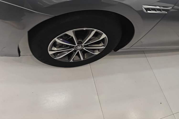 Used BYD Qin PLUS 2024 HONOR Edition DM-i 55KM Leading Model Left Front Wheel Hub