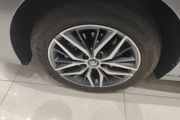 Used BYD Qin PLUS 2024 HONOR Edition DM-i 120KM Leading Model Left Front Wheel Hub