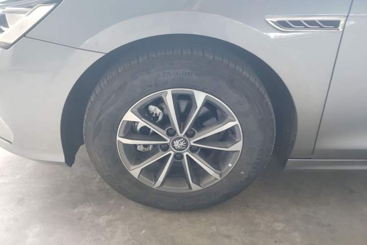 Used BYD Qin PLUS 2024 HONOR Edition DM-i 55KM Leading Model Left Front Wheel Hub