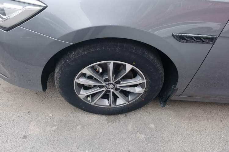 Used BYD Qin PLUS 2024 HONOR Edition DM-i 55KM Leading Model Left Front Wheel Hub