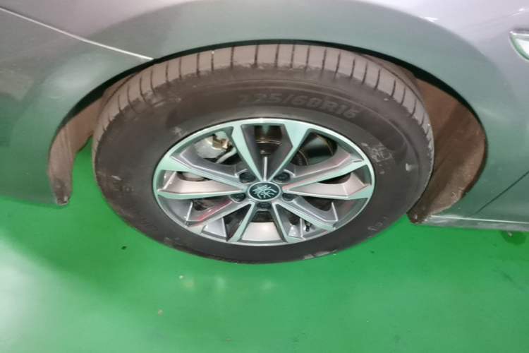 Used BYD Qin PLUS 2024 HONOR Edition DM-i 55KM Leading Model Left Front Wheel Hub