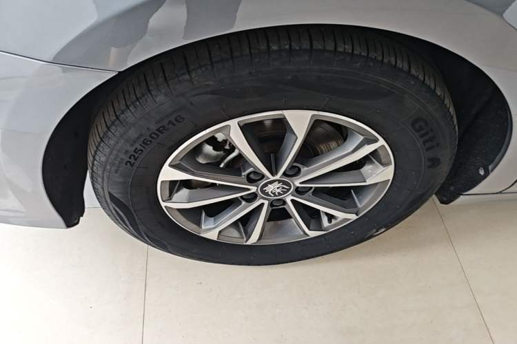 Used BYD Qin PLUS 2024 HONOR Edition DM-i 55KM Leading Model Left Front Wheel Hub