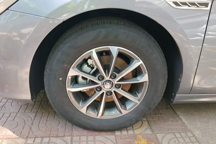 Used BYD Qin PLUS 2024 HONOR Edition DM-i 55KM Leading Model Left Front Wheel Hub