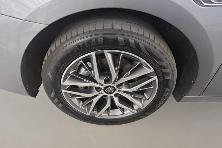 Used BYD Qin PLUS 2024 Honor Edition EV 510KM Leading Model Left Front Wheel Hub