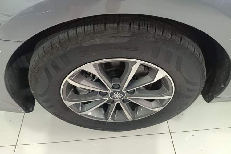 Used BYD Qin PLUS 2024 HONOR Edition DM-i 55KM Leading Model Left Front Wheel Hub