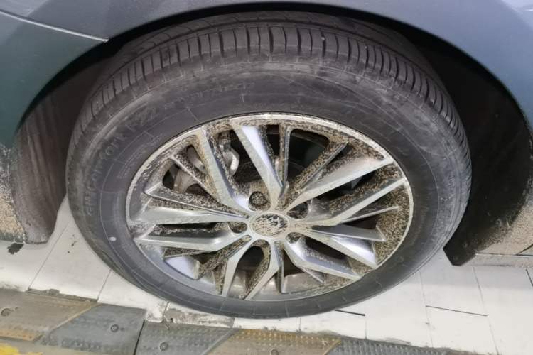 Used BYD Qin PLUS 2024 HONOR Edition DM-i 55KM Beyond Model Left Front Wheel Hub