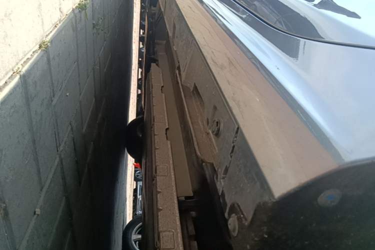 Used BYD Qin PLUS 2024 HONOR Edition DM-i 55KM Leading Model Left Side Sill