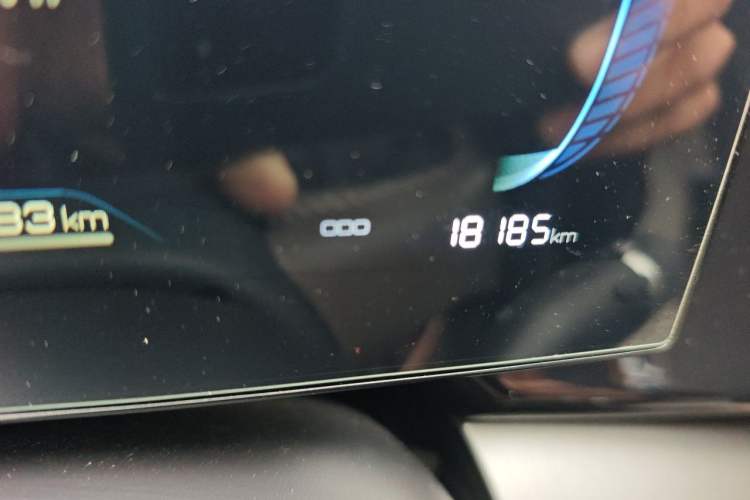 Used BYD Qin PLUS 2024 HONOR Edition DM-i 120KM Beyond Model Odometer Close Up