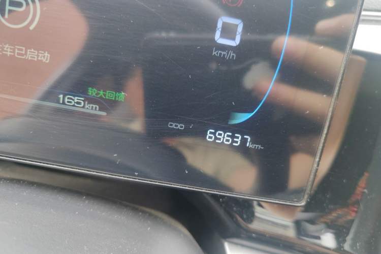 Used BYD Qin PLUS 2024 Honor Edition EV 420KM Leading Model Odometer Close Up
