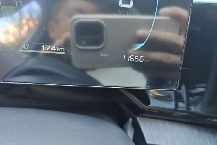 Used BYD Qin PLUS 2024 HONOR Edition DM-i 55KM Leading Model Odometer Close Up