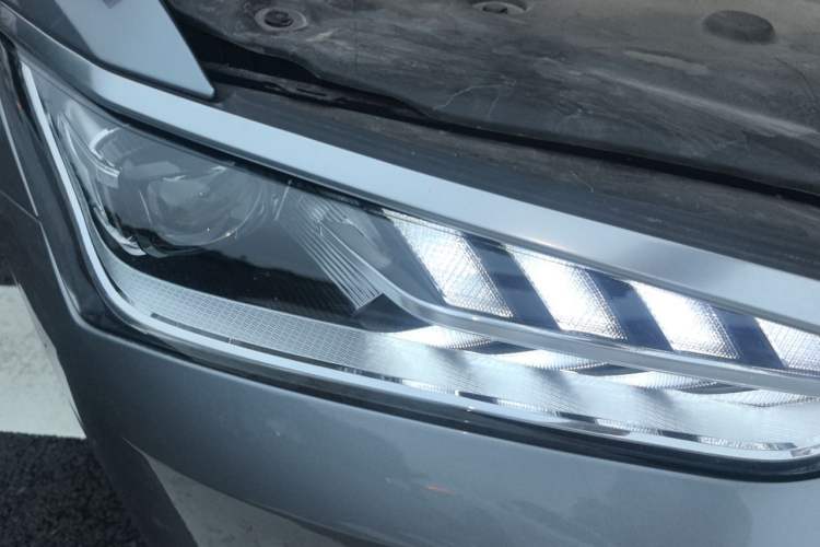 Used BYD Qin PLUS 2024 HONOR Edition DM-i 55KM Leading Model Right Front Headlight