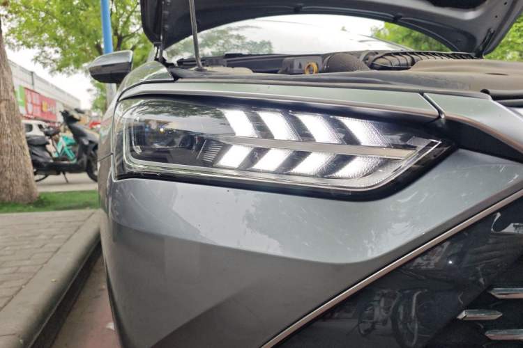Used BYD Qin PLUS 2024 HONOR Edition DM-i 55KM Leading Model Right Front Headlight