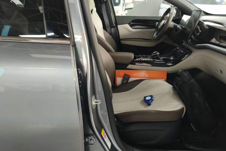 Used BYD Qin PLUS 2024 HONOR Edition DM-i 55KM Leading Model Right Front Seat