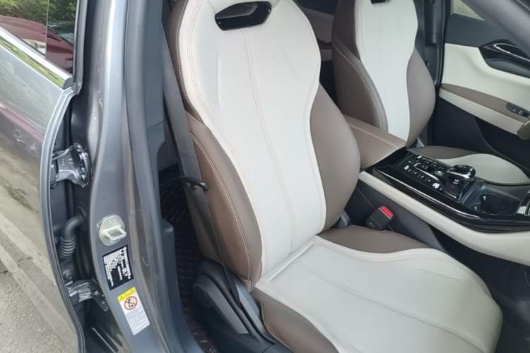 Used BYD Qin PLUS 2024 HONOR Edition DM-i 55KM Leading Model Right Front Seat