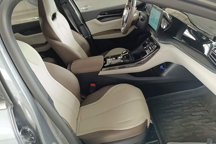 Used BYD Qin PLUS 2024 HONOR Edition DM-i 55KM Leading Model Right Front Seat