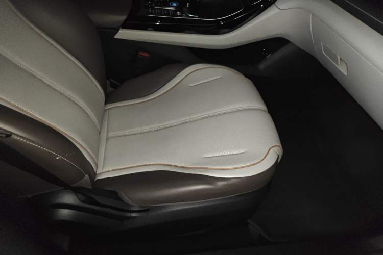 Used BYD Qin PLUS 2024 Honor Edition EV 420KM Leading Model Right Front Seat