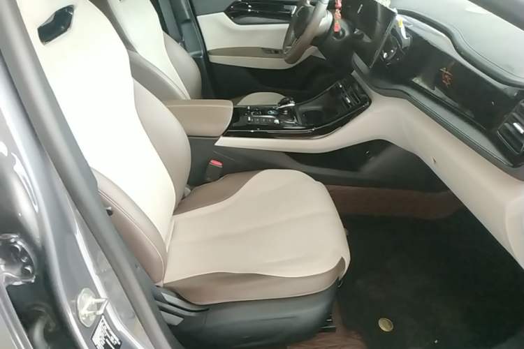 Used BYD Qin PLUS 2024 HONOR Edition DM-i 55KM Leading Model Right Front Seat