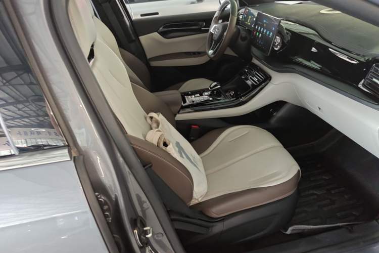 Used BYD Qin PLUS 2024 HONOR Edition DM-i 55KM Leading Model Right Front Seat
