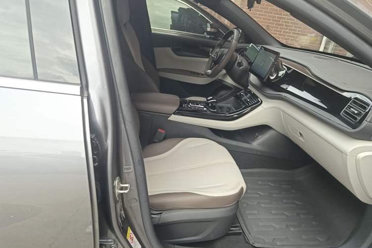 Used BYD Qin PLUS 2024 HONOR Edition DM-i 55KM Leading Model Right Front Seat