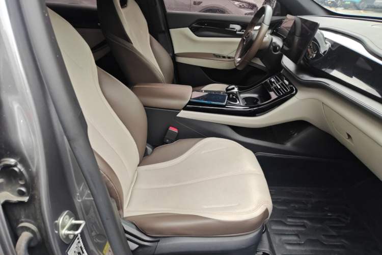 Used BYD Qin PLUS 2024 HONOR Edition DM-i 55KM Leading Model Right Front Seat
