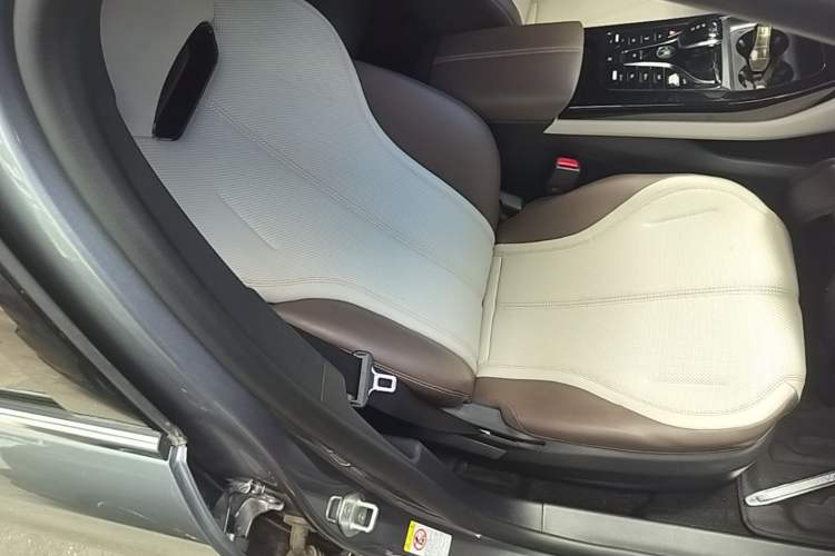 Used BYD Qin PLUS 2024 HONOR Edition DM-i 55KM Leading Model Right Front Seat