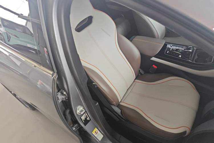 Used BYD Qin PLUS 2024 Honor Edition EV 510KM Leading Model Right Front Seat