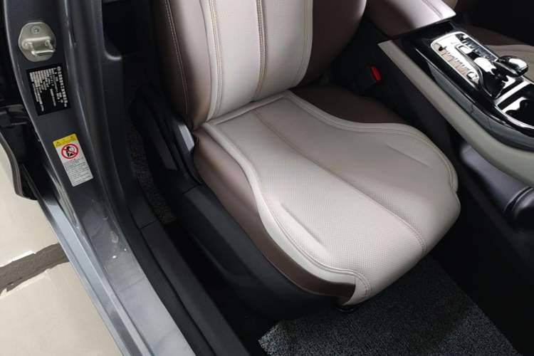 Used BYD Qin PLUS 2024 HONOR Edition DM-i 55KM Leading Model Right Front Seat
