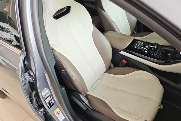 Used BYD Qin PLUS 2024 HONOR Edition DM-i 55KM Leading Model Right Front Seat