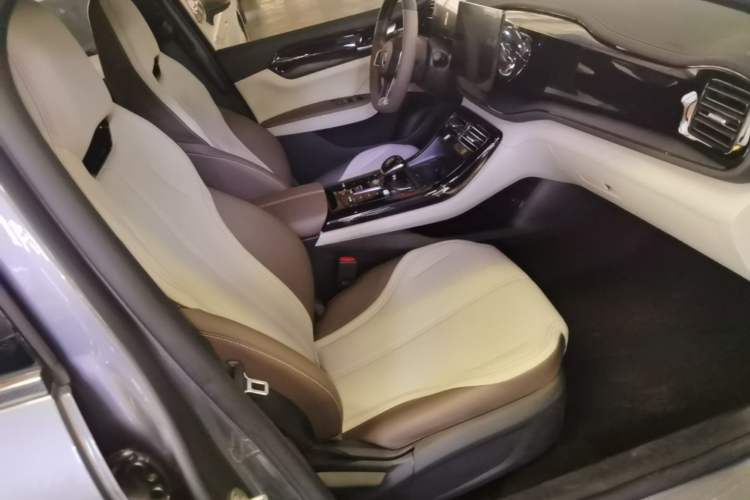 Used BYD Qin PLUS 2024 HONOR Edition DM-i 55KM Leading Model Right Front Seat