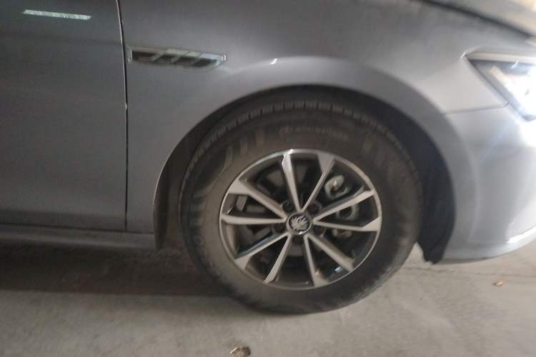 Used BYD Qin PLUS 2024 HONOR Edition DM-i 55KM Leading Model Right Front Wheel Hub