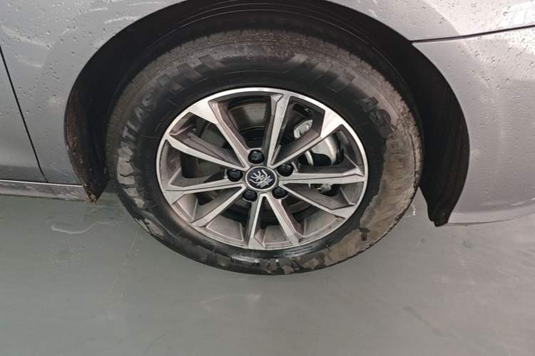 Used BYD Qin PLUS 2024 HONOR Edition DM-i 55KM Leading Model Right Front Wheel Hub