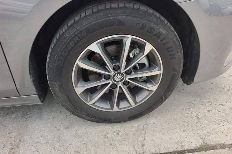 Used BYD Qin PLUS 2024 HONOR Edition DM-i 55KM Leading Model Right Front Wheel Hub