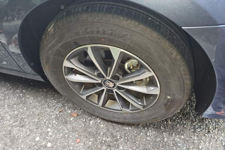 Used BYD Qin PLUS 2024 HONOR Edition DM-i 55KM Leading Model Right Front Wheel Hub