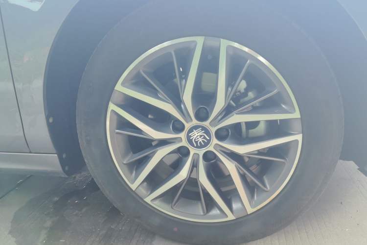 Used BYD Qin PLUS 2024 Honor Edition EV 510KM Leading Model Right Front Wheel Hub