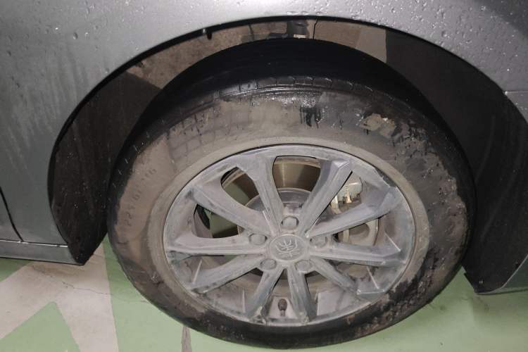 Used BYD Qin PLUS 2024 Honor Edition EV 420KM Leading Model Right Front Wheel Hub