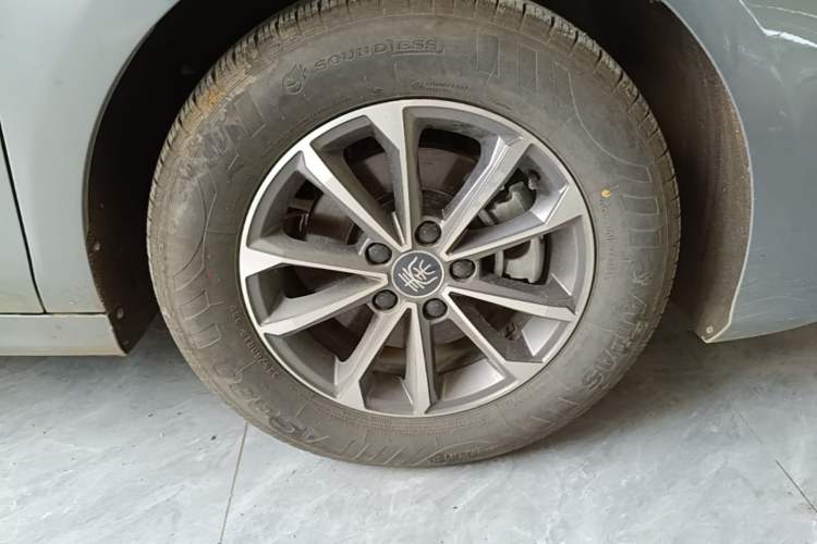 Used BYD Qin PLUS 2024 HONOR Edition DM-i 55KM Leading Model Right Front Wheel Hub