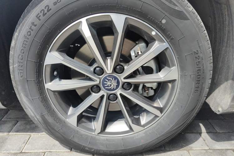 Used BYD Qin PLUS 2024 HONOR Edition DM-i 55KM Leading Model Right Front Wheel Hub