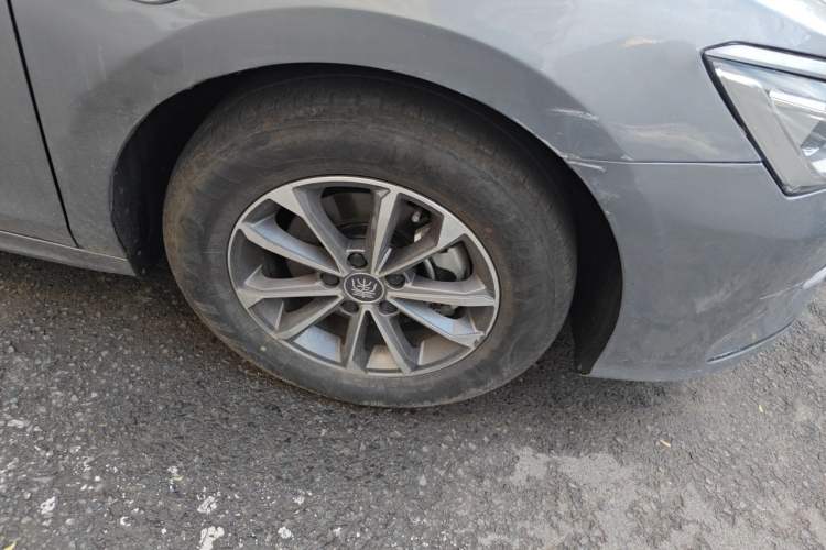 Used BYD Qin PLUS 2024 HONOR Edition DM-i 55KM Beyond Model Right Front Wheel Hub