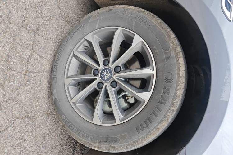 Used BYD Qin PLUS 2024 HONOR Edition DM-i 55KM Leading Model Right Front Wheel Hub