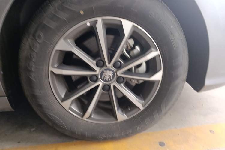 Used BYD Qin PLUS 2024 HONOR Edition DM-i 55KM Leading Model Right Front Wheel Hub