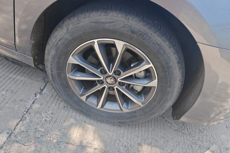 Used BYD Qin PLUS 2024 HONOR Edition DM-i 55KM Leading Model Right Front Wheel Hub