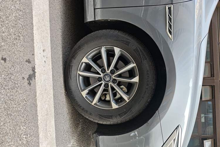 Used BYD Qin PLUS 2024 HONOR Edition DM-i 55KM Leading Model Right Front Wheel Hub