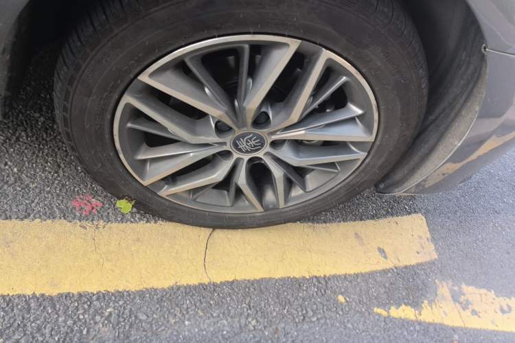 Used BYD Qin PLUS 2024 Honor Edition EV 420KM Leading Model Right Front Wheel Hub